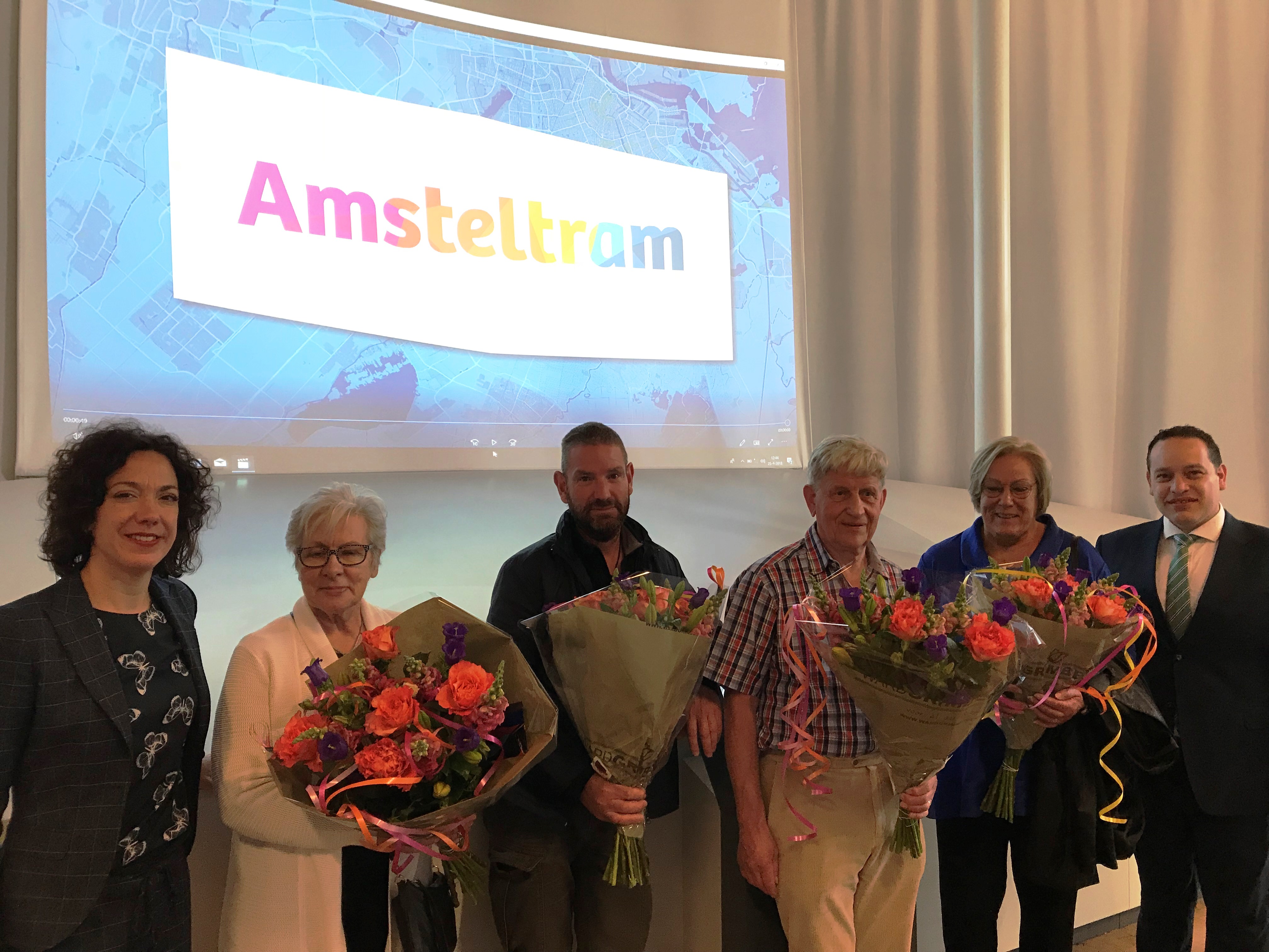 De winnaars tezamen met wethouders Polak van Uithoorn en Veeningen van Amstelveen waren woensdag 25 april allemaal aanwezig bij de onthulling van de nieuwe naam en bijbehorende huisstijl.