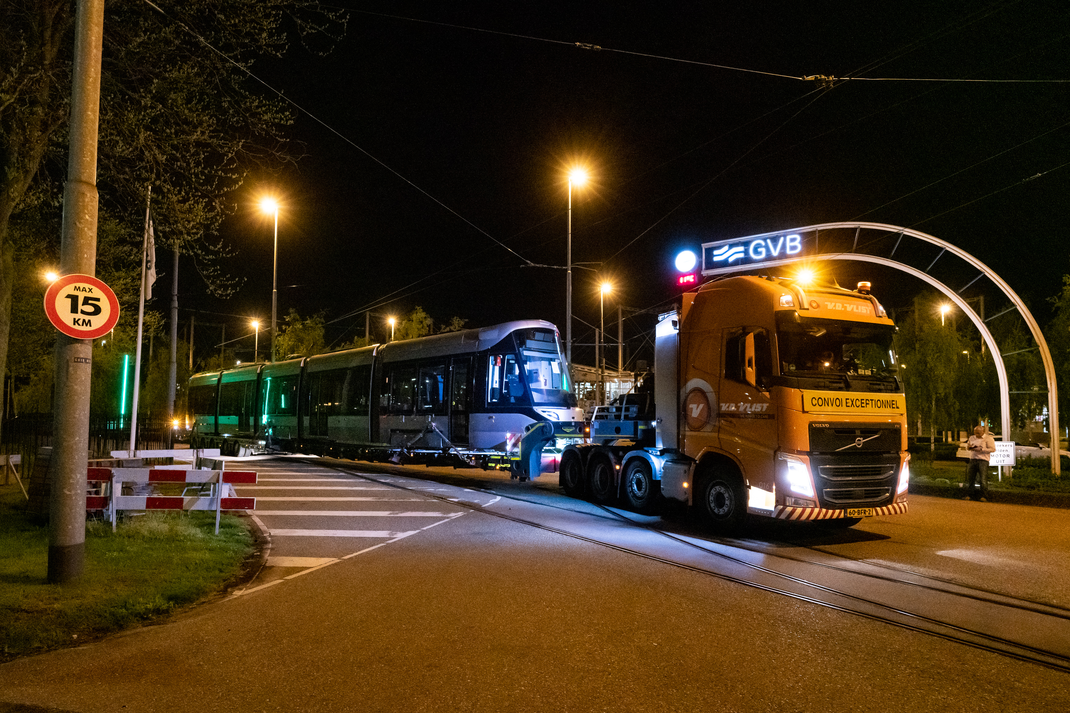 Aankomst van de eerste 15G tram in Nederland in april 2019. 